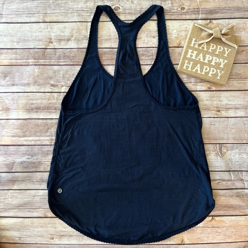 Lululemon tank in Navy with pin stripes ELUC size 6-8 no tags - Picture 2 of 5